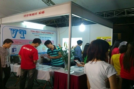 Trung tâm Tin học VT tham gia hội chợ Sinh Viên